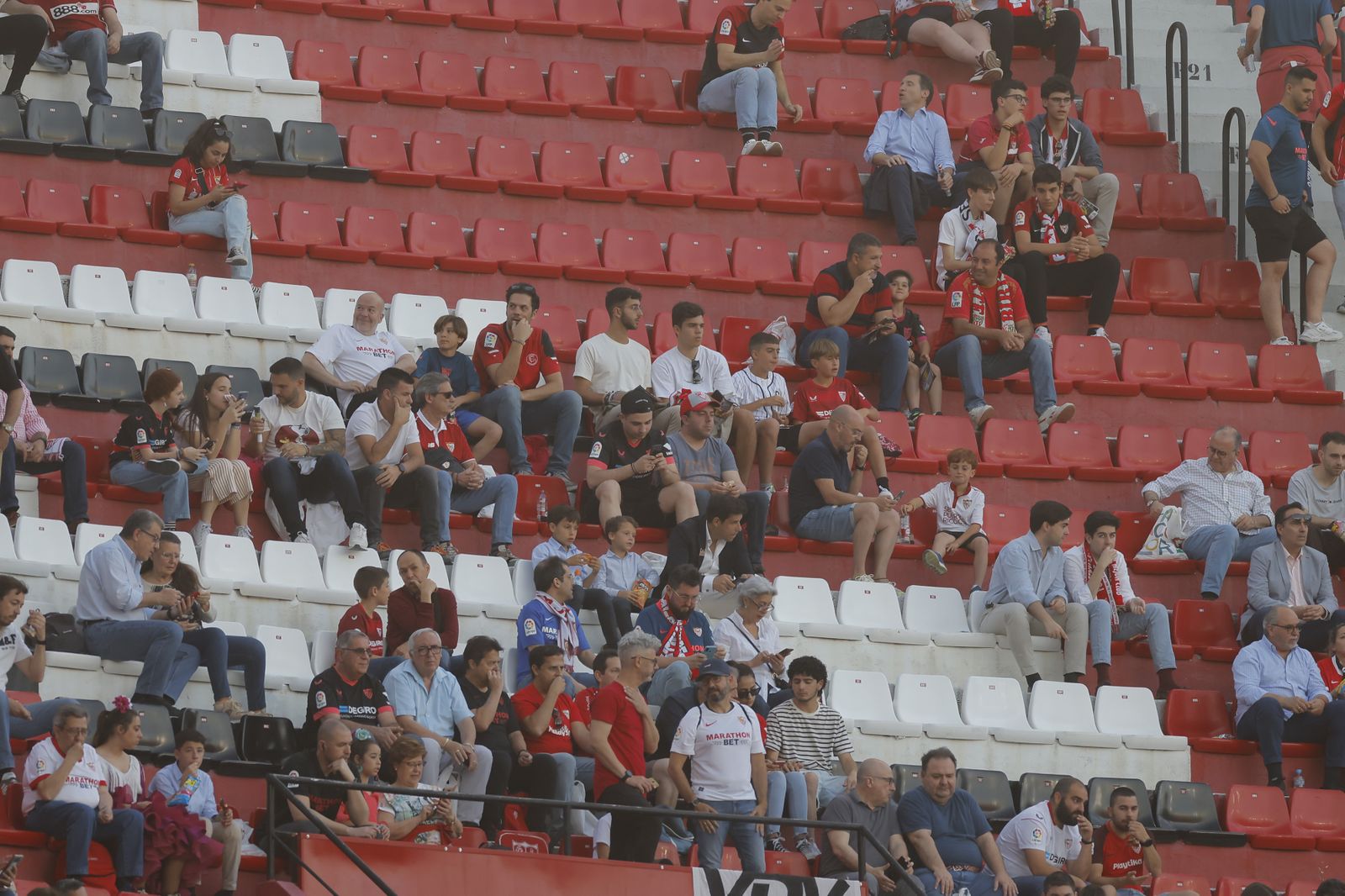 Búscate en las fotos del Sevilla -Villarreal