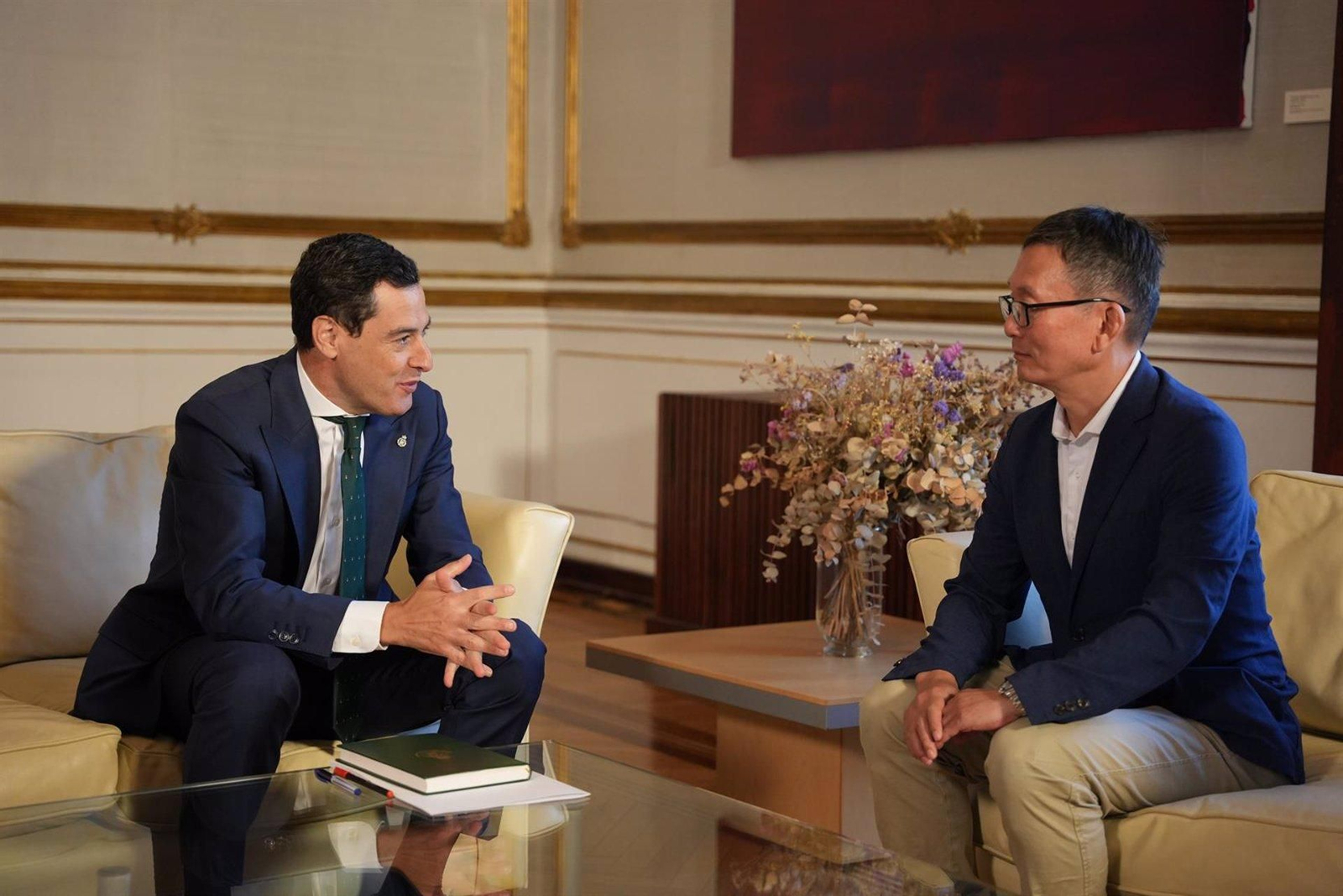 Reunión entre Juanma Moreno y el CEO de Coronet.