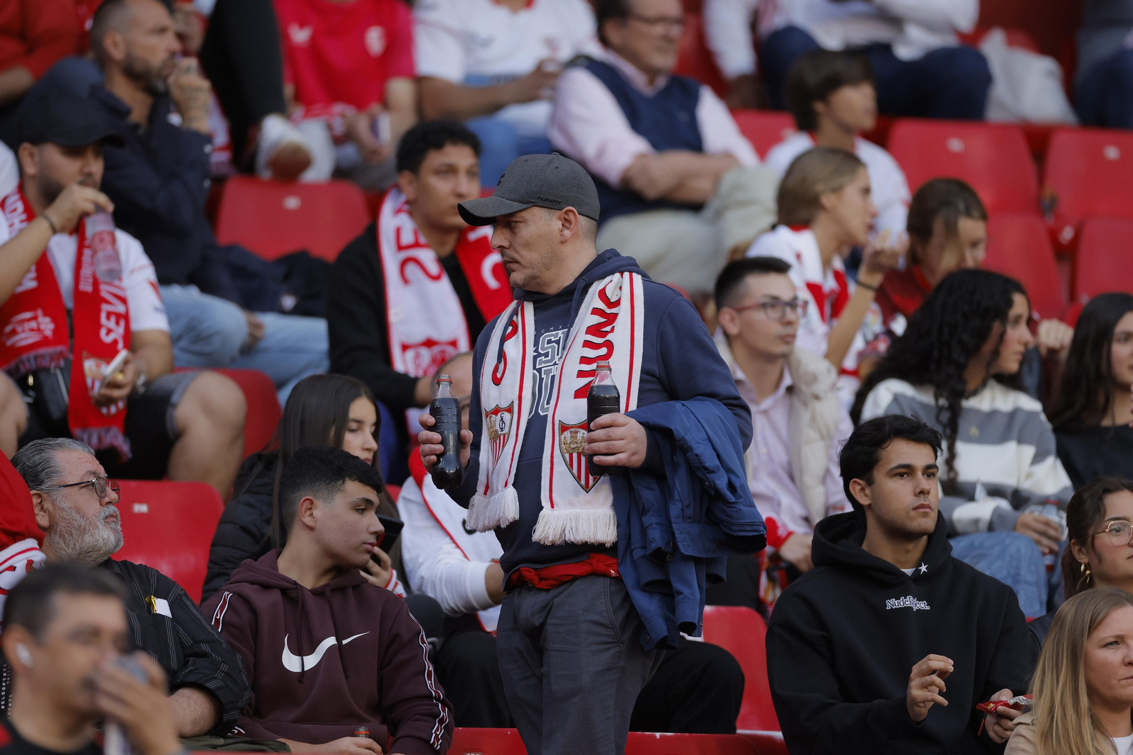 Búscate en las fotos del Sevilla-Betis