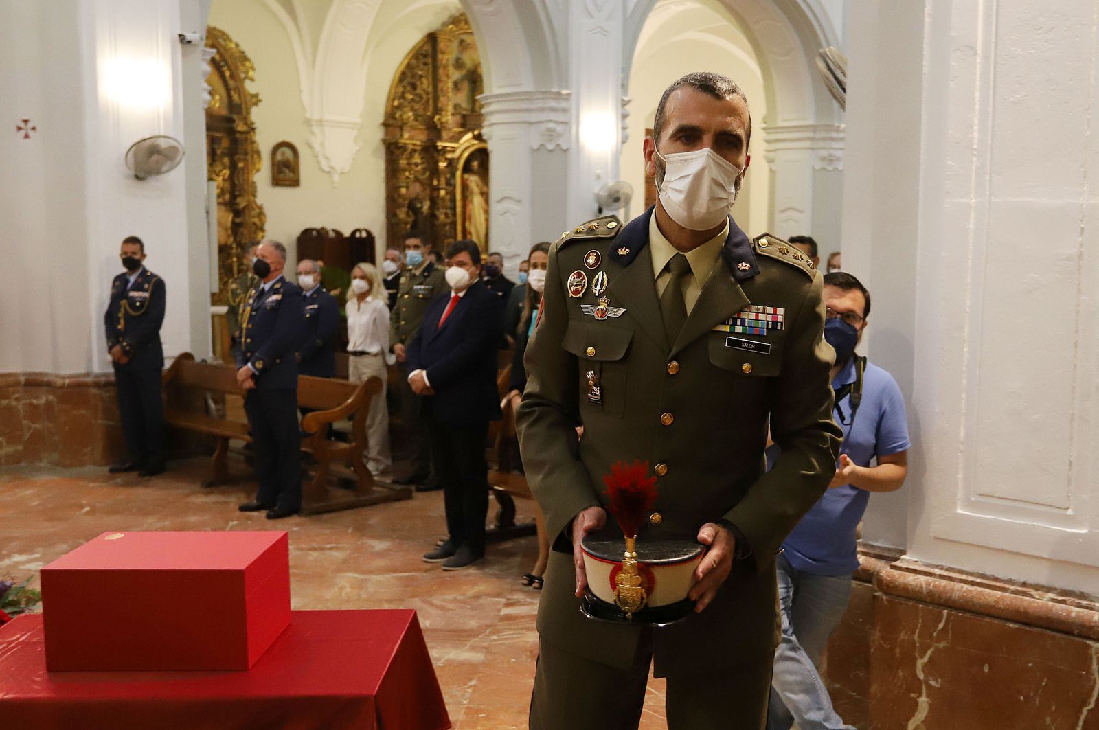 Imágenes de la ofrenda de la Guardia Real a la Virgen de la Cinta en la Catedral