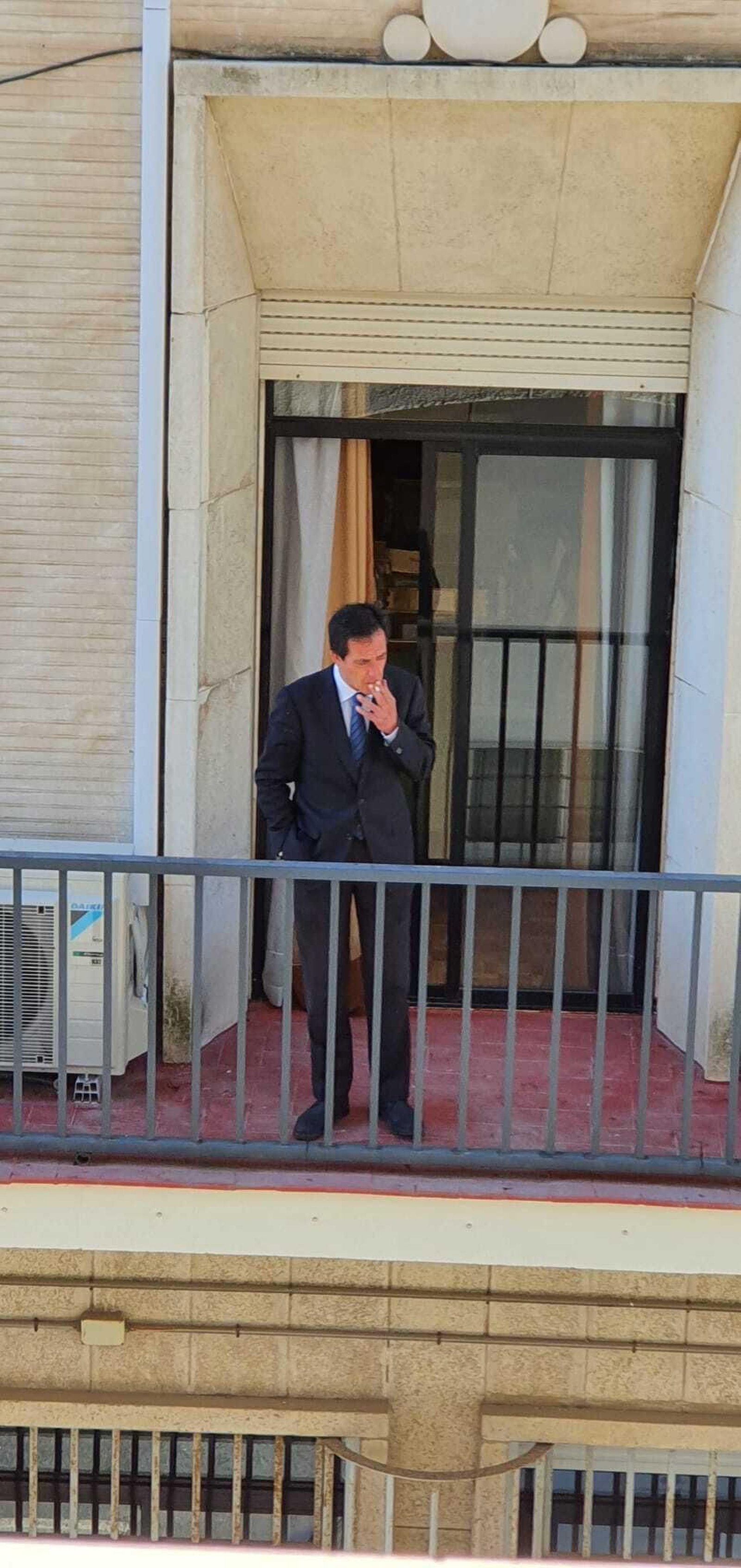 Miguel Rivera en un descanso en la causa que se sigue contra su cliente, Bernardo Montoya. Miguel Rivera en un descanso en la causa que se sigue contra su cliente, Bernardo Montoya.
