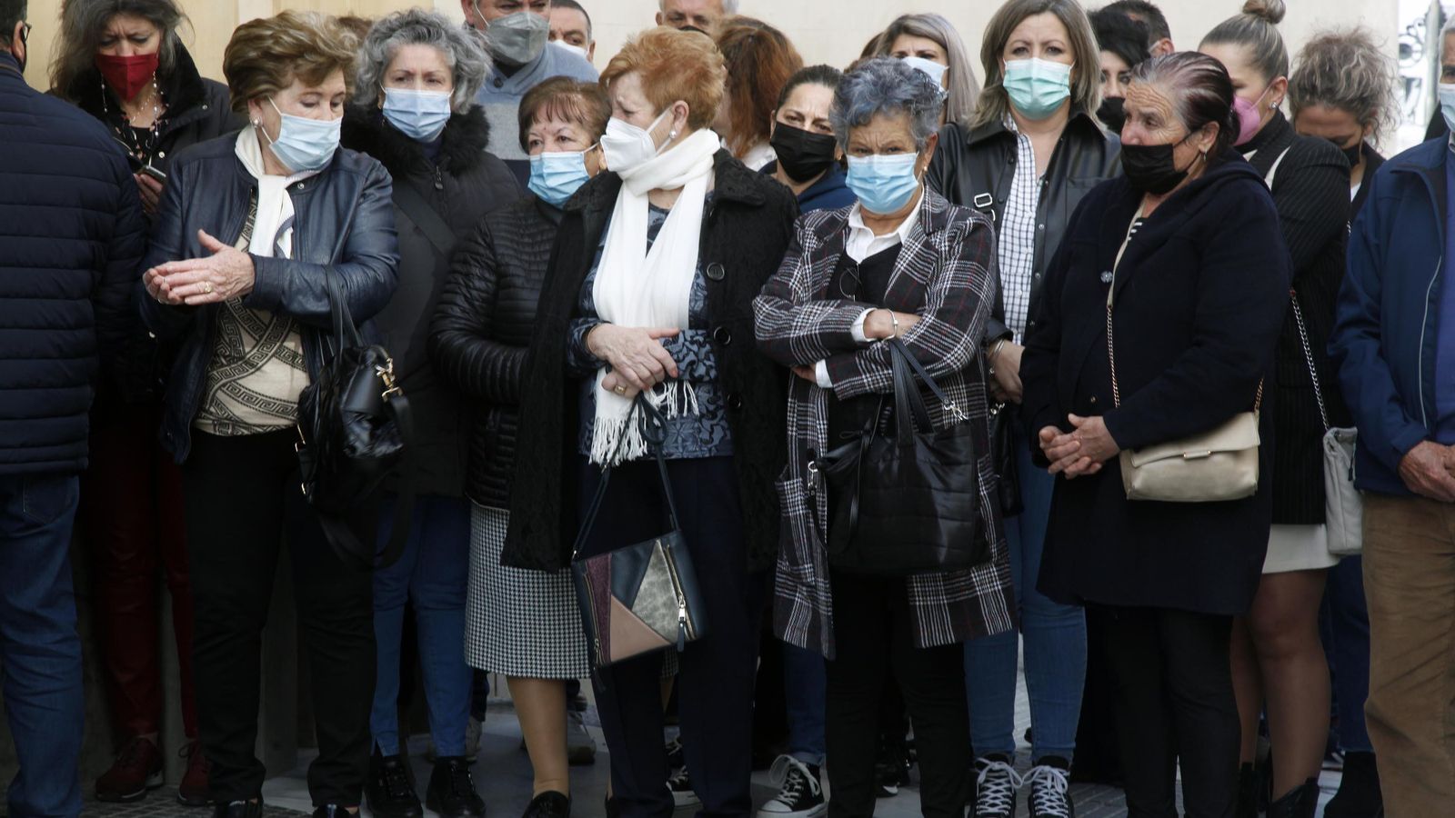 Han sido numerosos los vecinos de Lepe que han querido dar su último adiós al patrón local