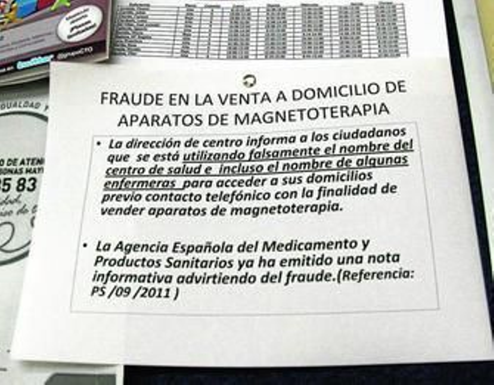 Cartel colocado en el centro de salud Victoria en el que se advierte del fraude. Cartel colocado en el centro de salud Victoria en el que se advierte del fraude.