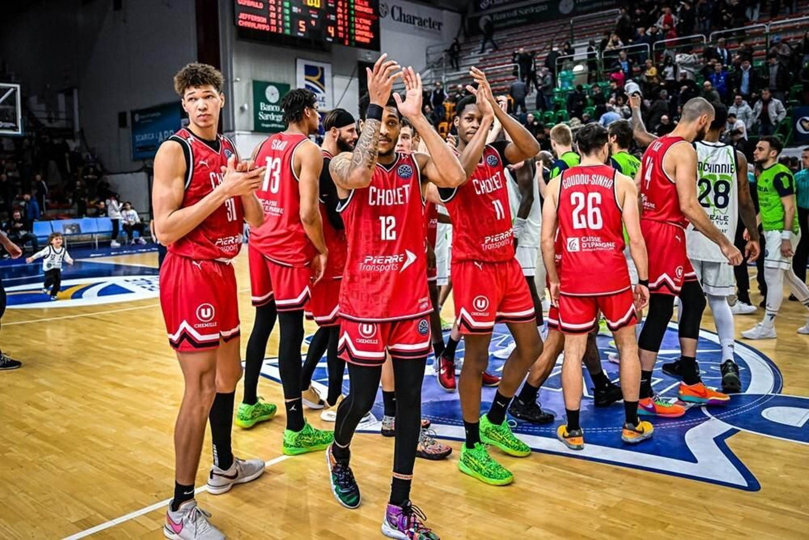 Cholet celebra la victoria en Cerdeña Cholet celebra la victoria en Cerdeña