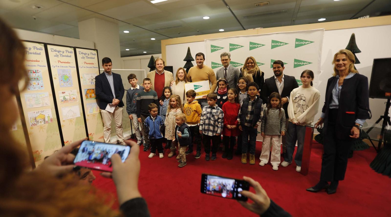 El Corte Inglés de Algeciras entrega los premios del concurso Dibuja y Pinta la Navidad