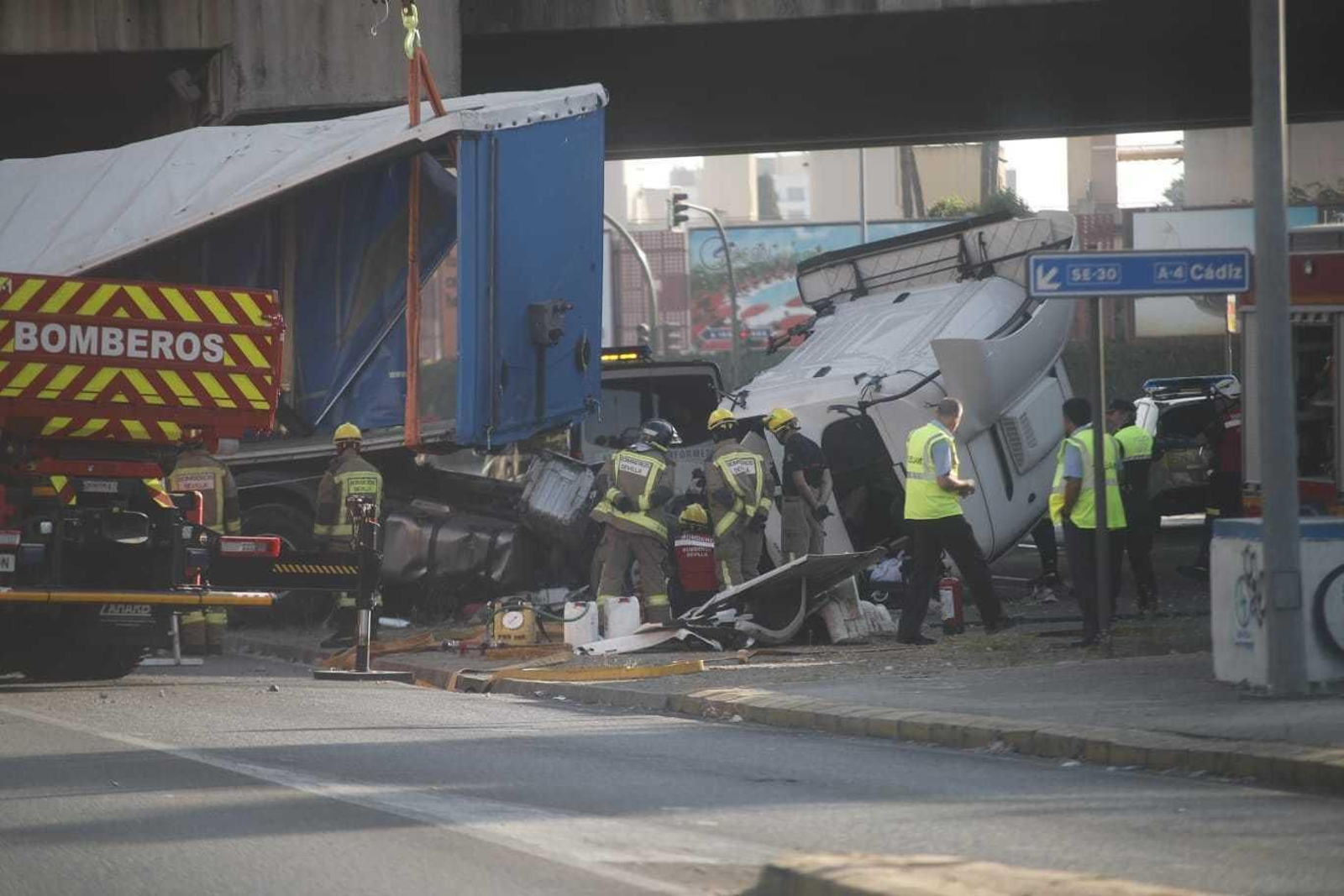 Las imágenes del camión accidentado en Montes Sierra