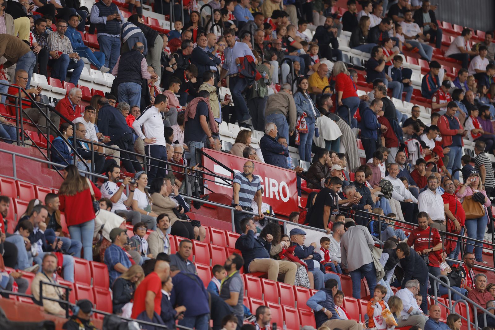 Búscate en las fotos del Sevilla-Madrid