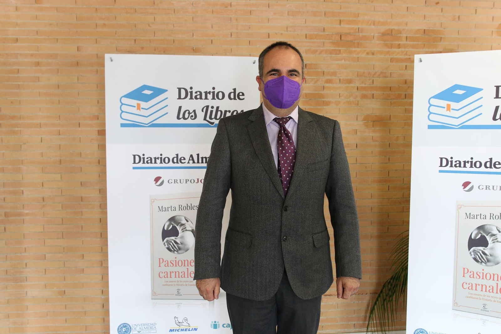 Fotogalería Diario de los Libros, con Marta Robles y su obra 'Pasiones carnales'