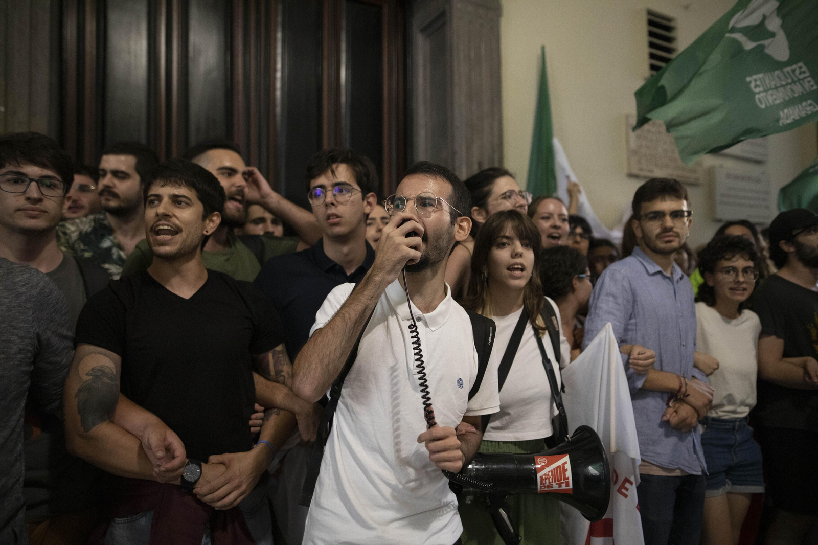 Altercados en la conferencia de Macarena Olona en Granada