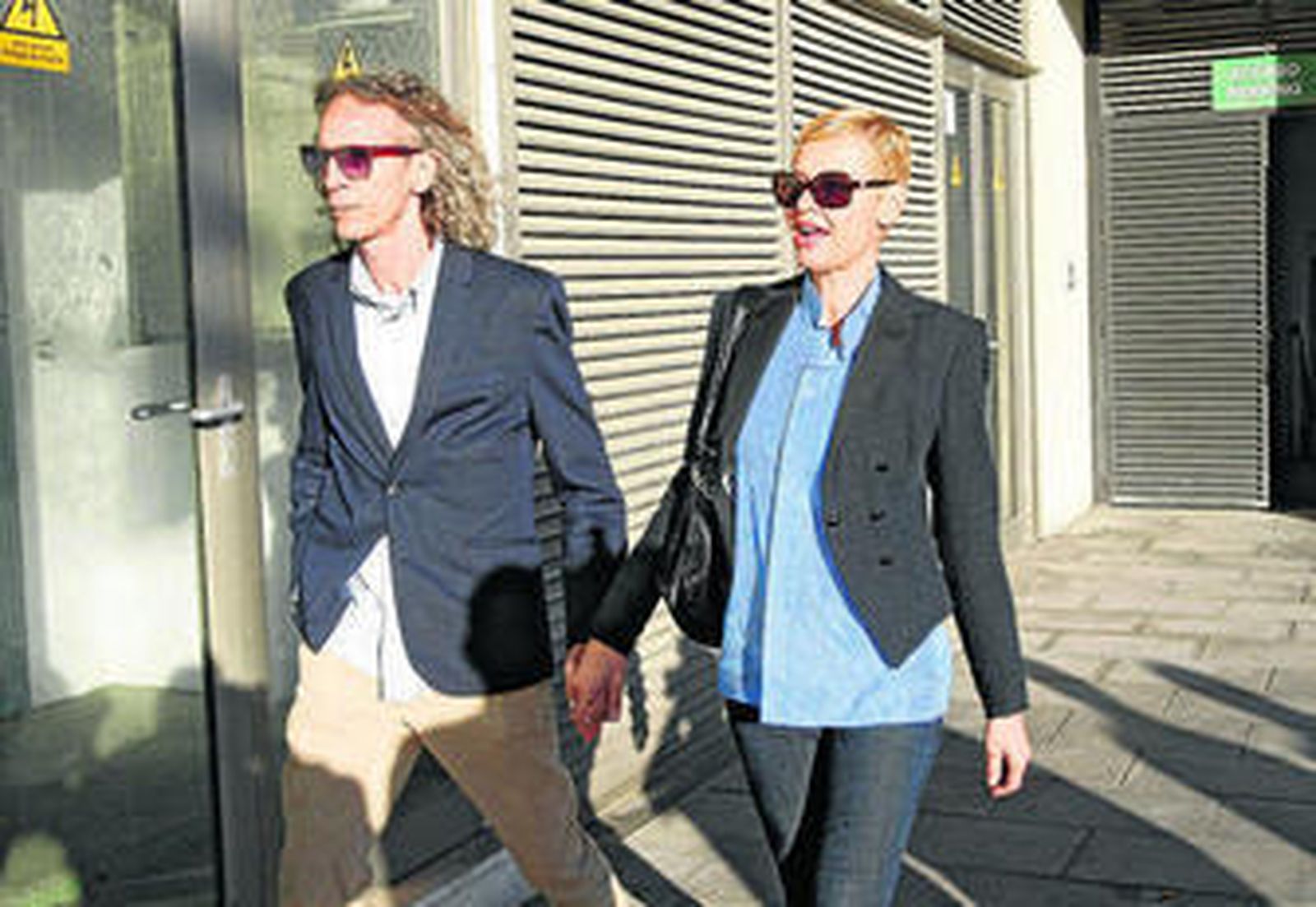 Esther Arroyo y su marido a la entrada de los juzgados el día del juicio.