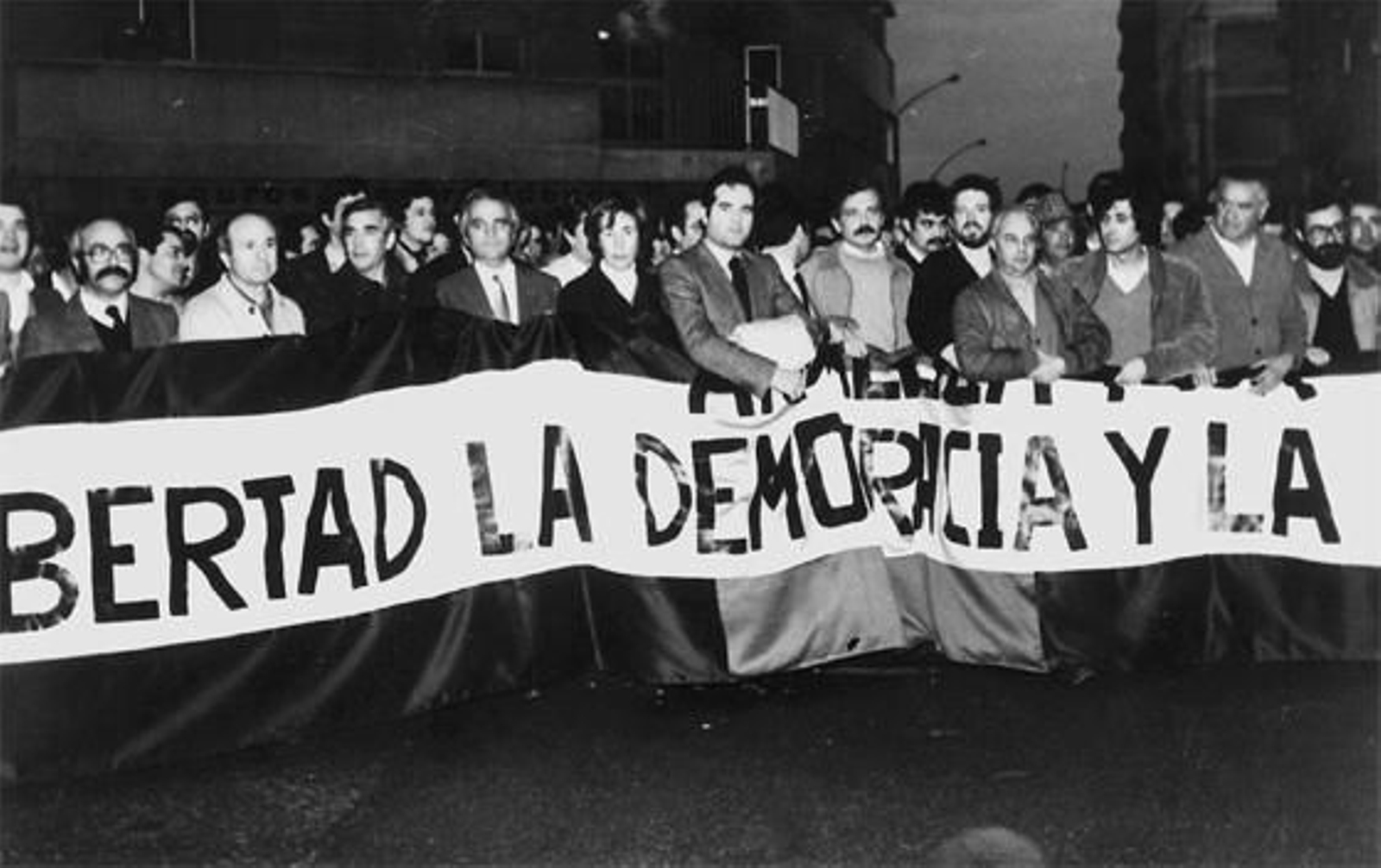 Manifestación en Cádiz días después comandada por Manuel Chaves.