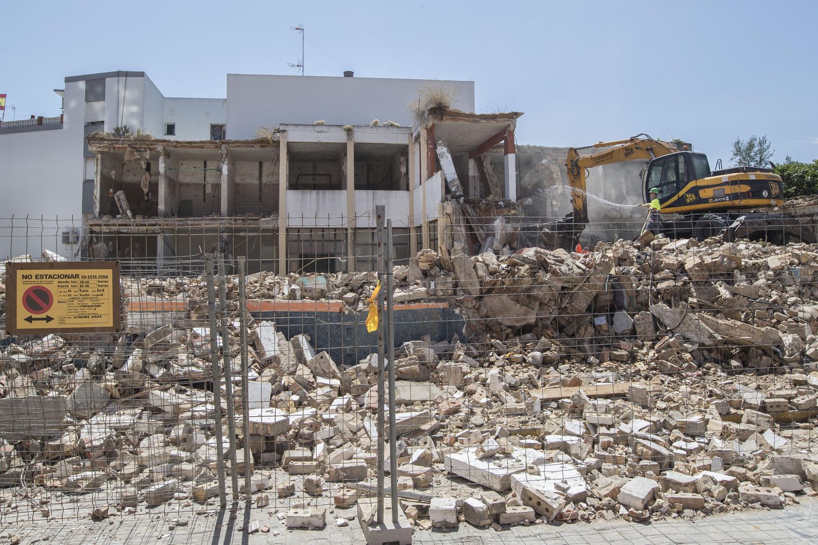 Lo que queda del Mercado de la Paz: una montaña de escombros.