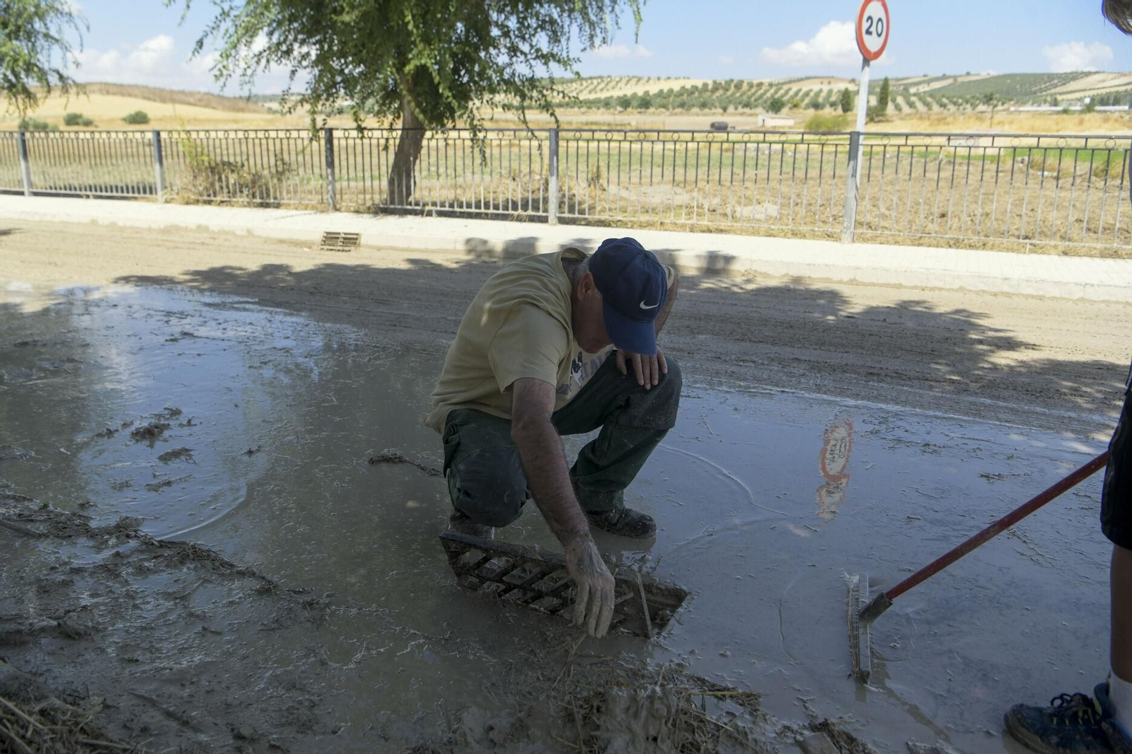 Gobernador se recupera de tormentas que azotaron las comarcas de Los Montes y la Alpujarra, donde se desbordó el río Trevélez