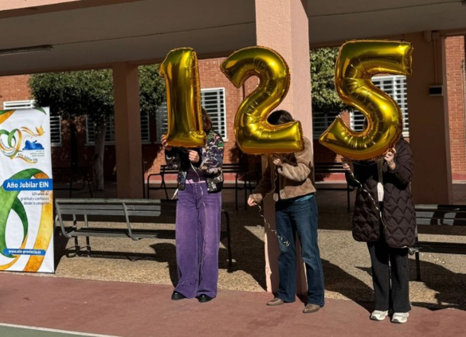 Globos con la cifra del aniversario.