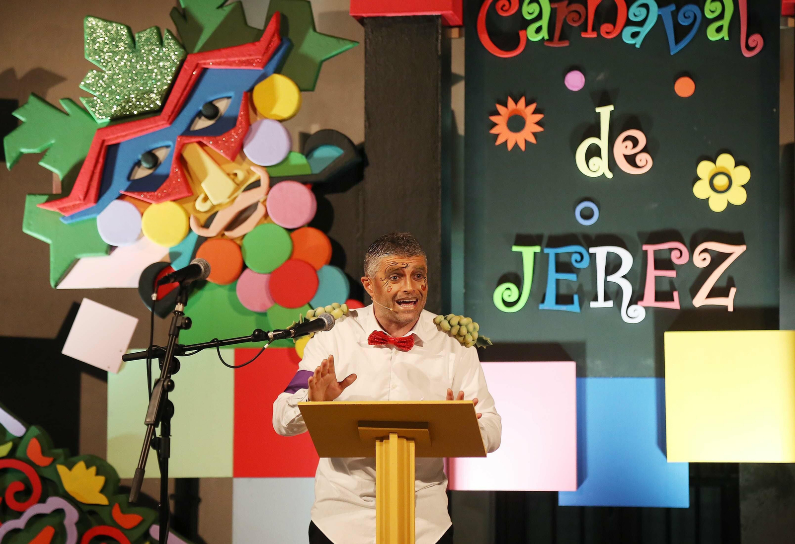 El pregonero, durante los primeros compases de su actuación.