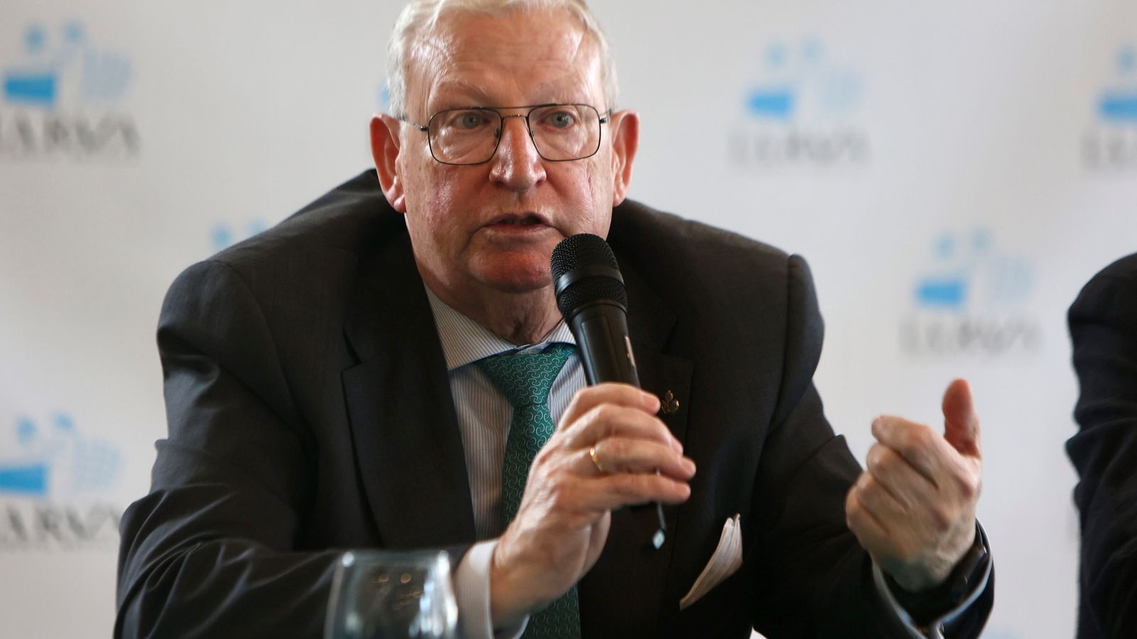 Francisco Vélez durante el desayuno del Consejo