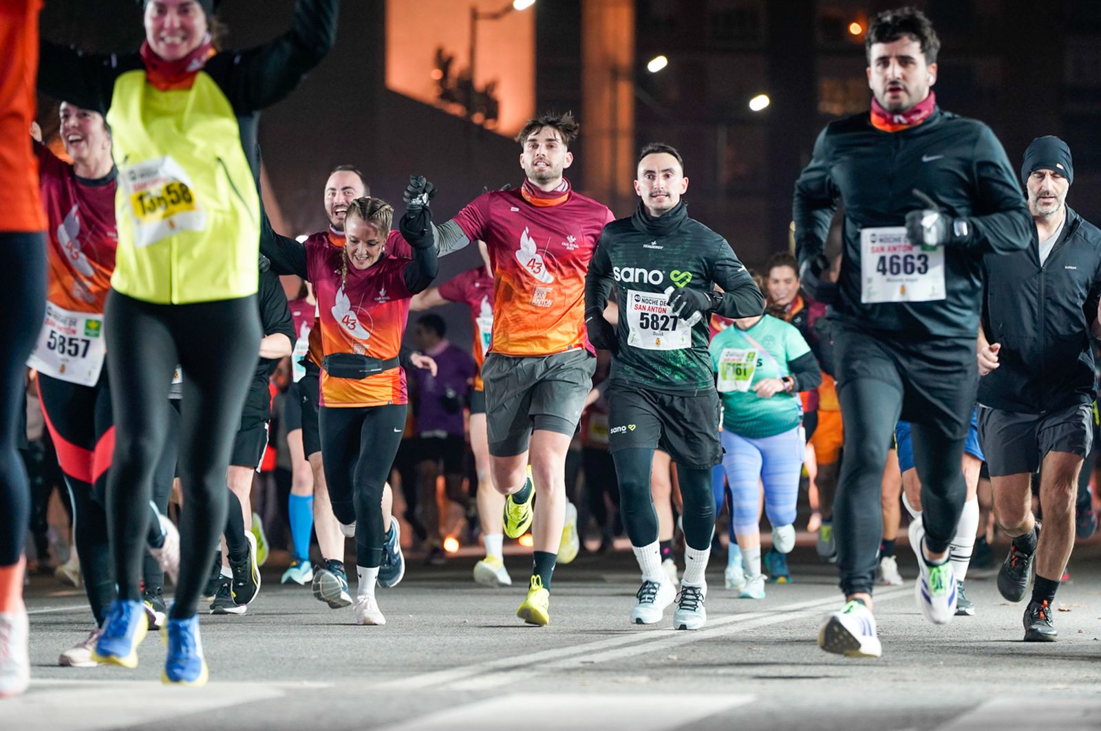 En imágenes: búscate en tu llegada a meta de la Carrera de San Antón 2026 (16)