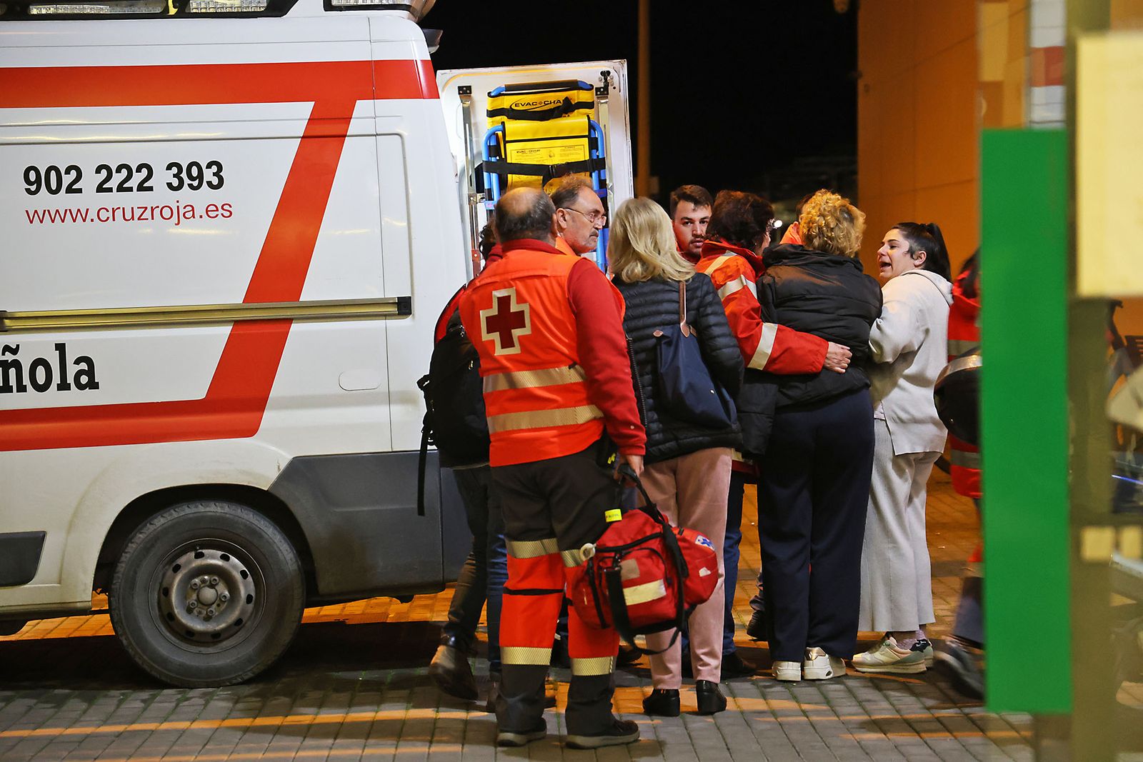 Las Fotografías del dispositivo de urgencia en la estación de Huelva para los afectados por el tren accidentado