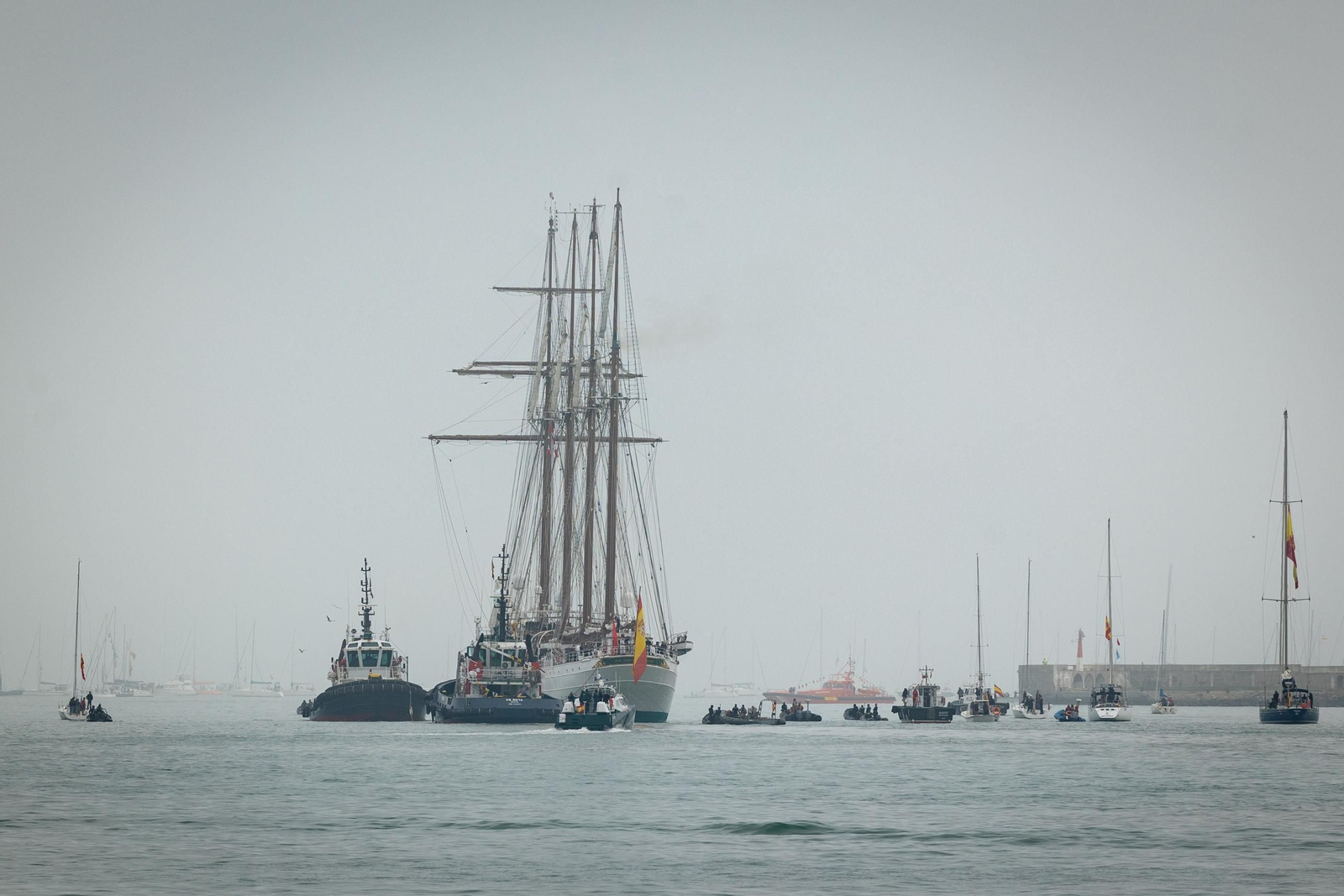 Imágenes de la despedida del 'Elcano' desde Cádiz con la Princesa Leonor como guardiamarina Imágenes de la despedida del 'Elcano' desde Cádiz con la Princesa Leonor como guardiamarina