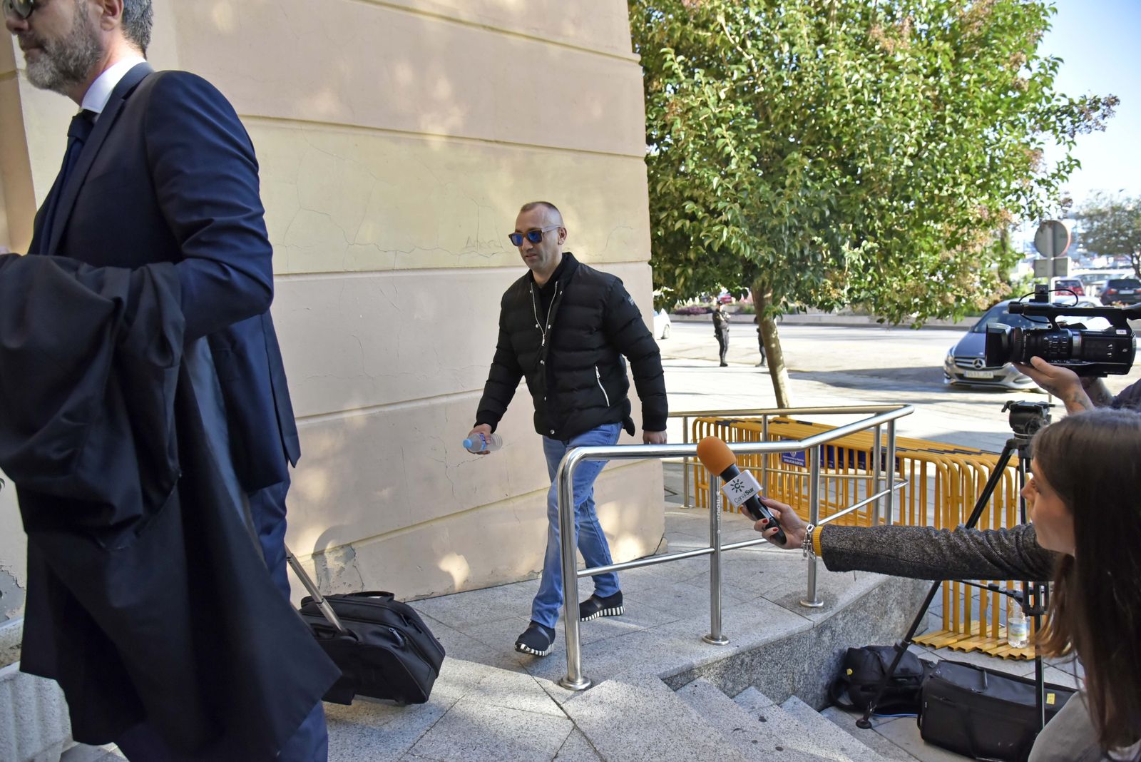Francisco Tejón, en una de sus comparecencias en Algeciras ante la sede de la Audiencia.
