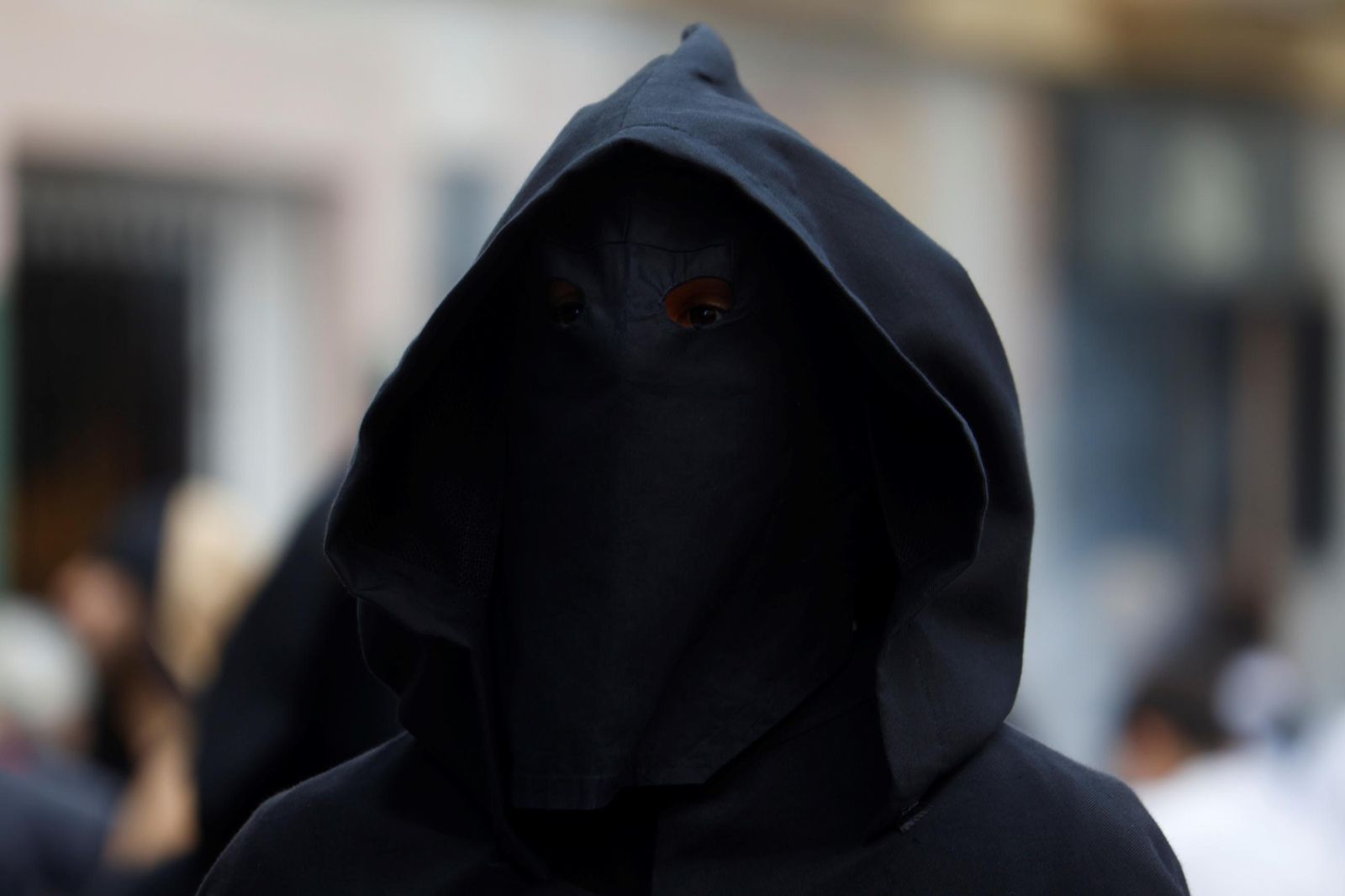 La procesión de la Universitaria en este Martes Santo de Córdoba, en imágenes