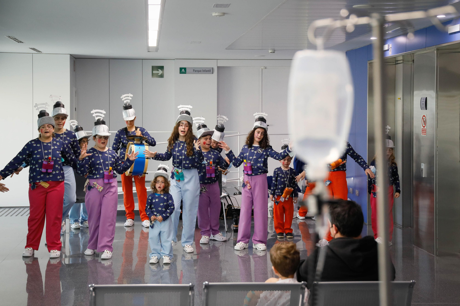 Carnaval para los niños y niñas del hospital Materno Infantil de Almería contado en imágenes