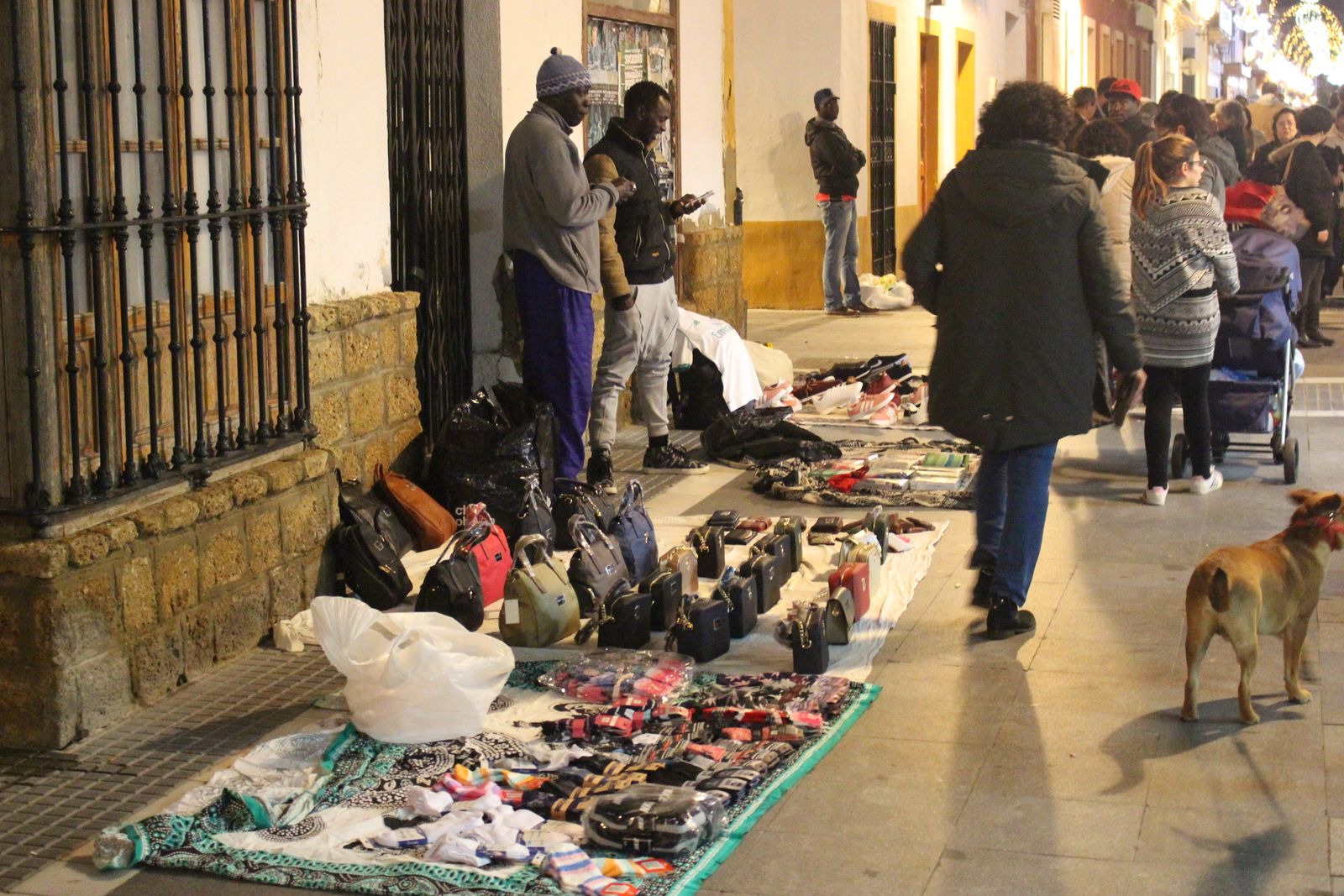 Vendedores ambulantes senegaleses en Puerto Real, en una imagen de archivo