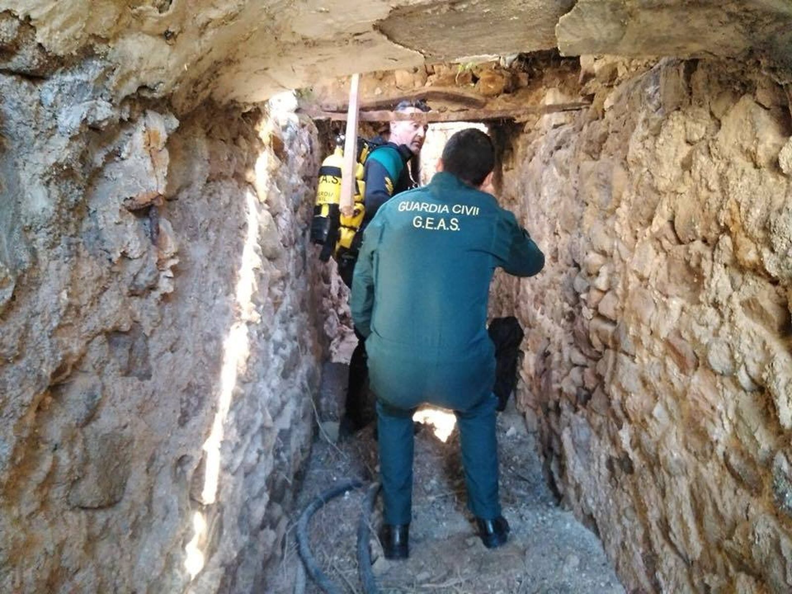 Los GEAS de la Guardia Civil durante uno de los rastreos sobre la zona.