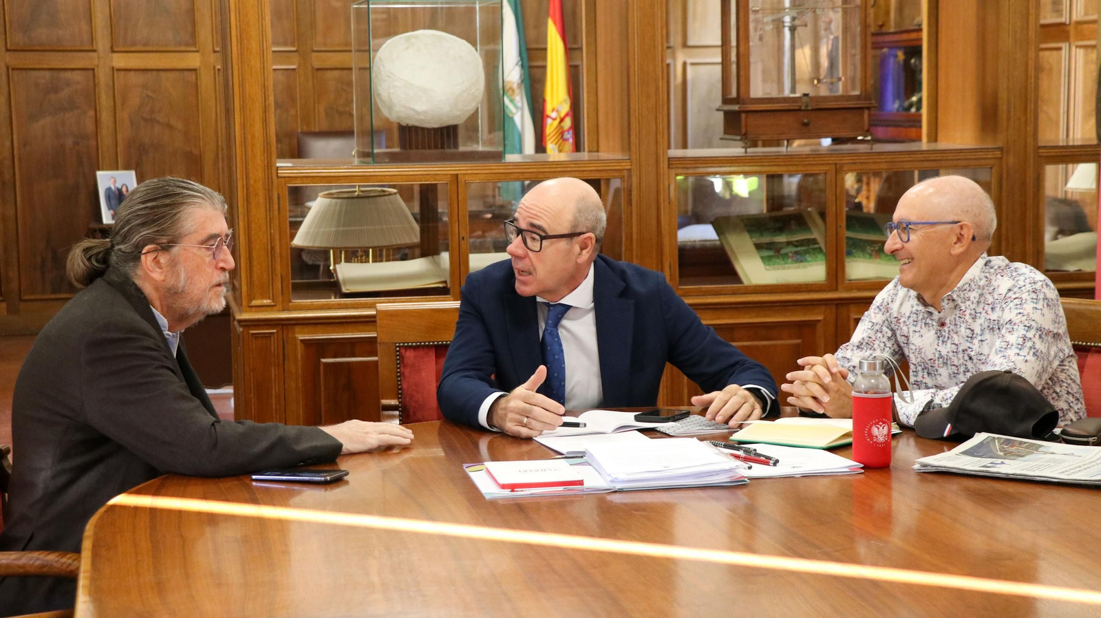 Encuentro en el despacho del rector, Pedro Mercado, con Philip H. Dybvig y Enrique Herrera.
