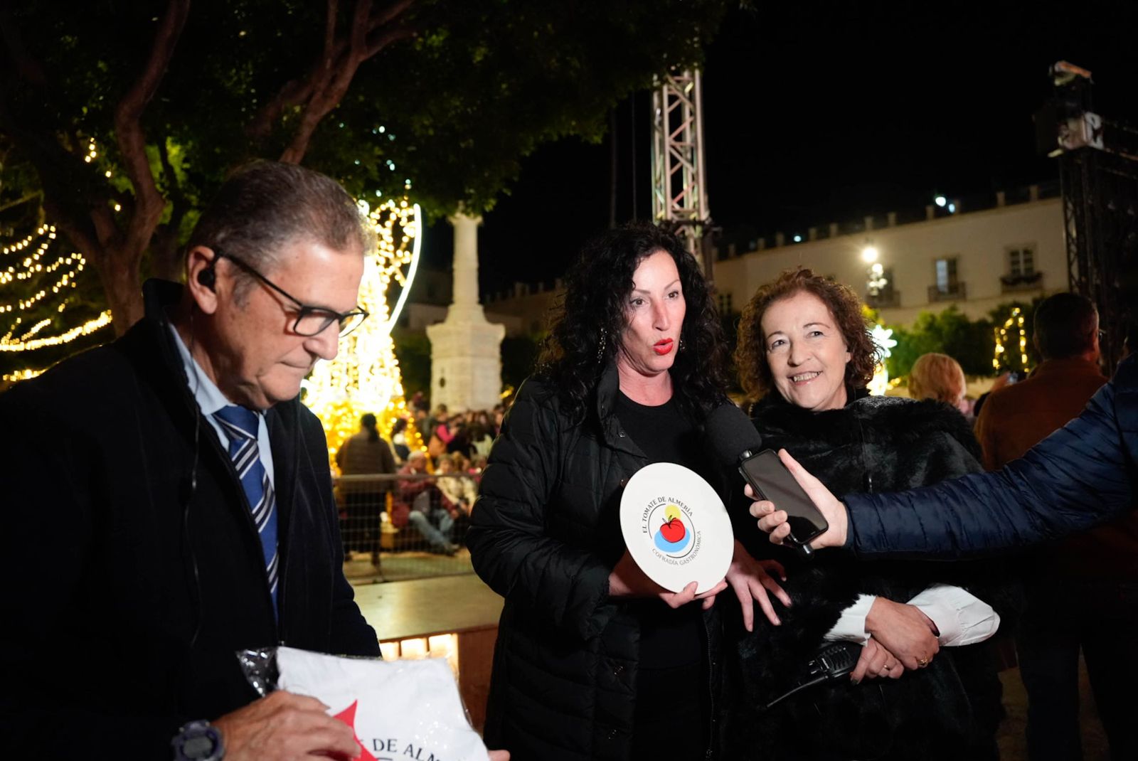 Almería despide con los 12 tomates cherry de la suerte el año 2025