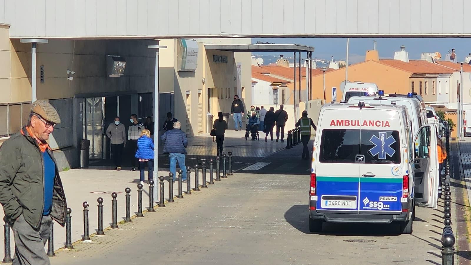 La entrada a Urgencias del Hospital Universitario Punta Europa de Algeciras, este 9 de diciembre por la mañana.