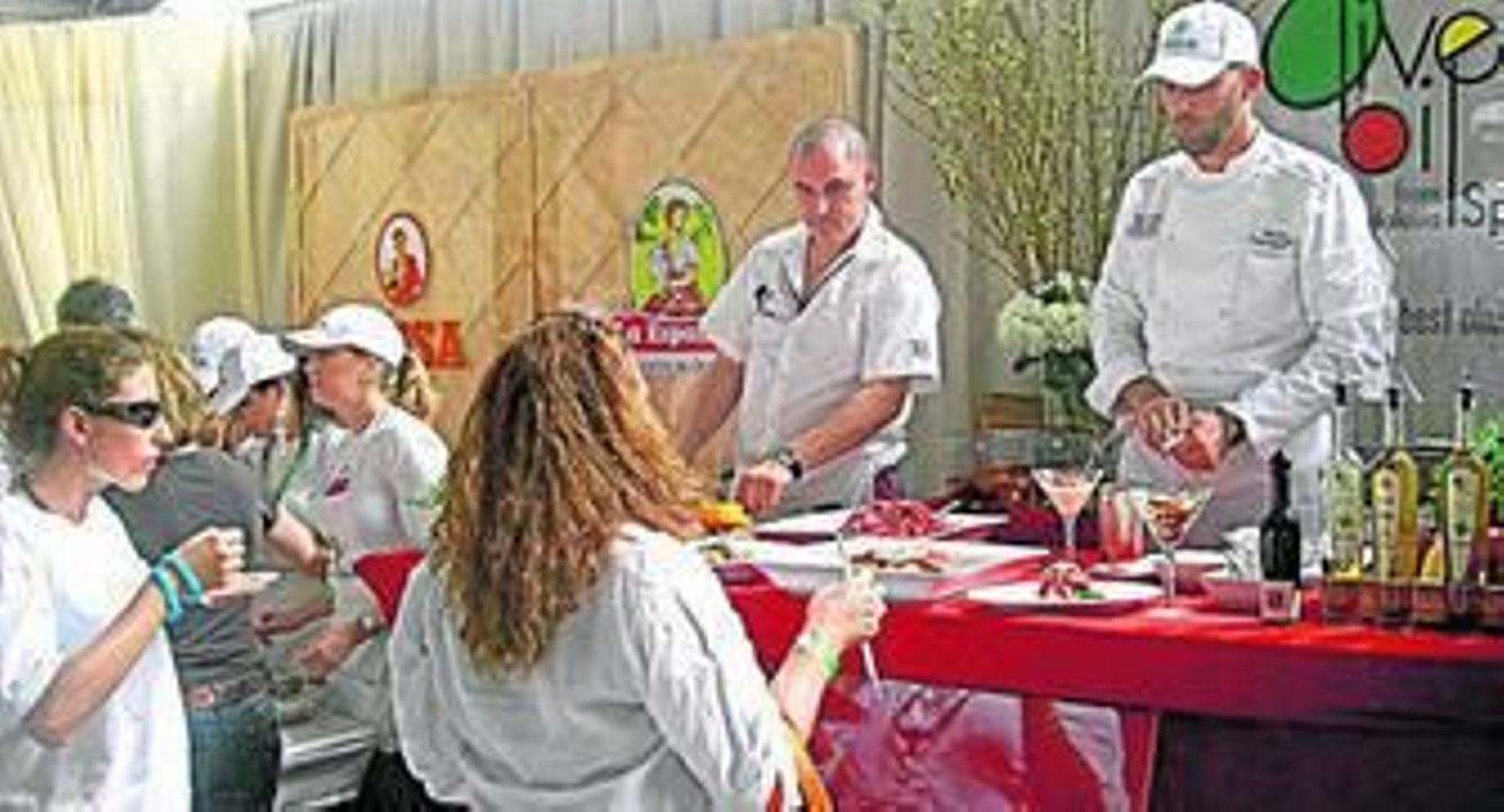 Acción promocional del aceite de oliva español en Miami. Acción promocional del aceite de oliva español en Miami.