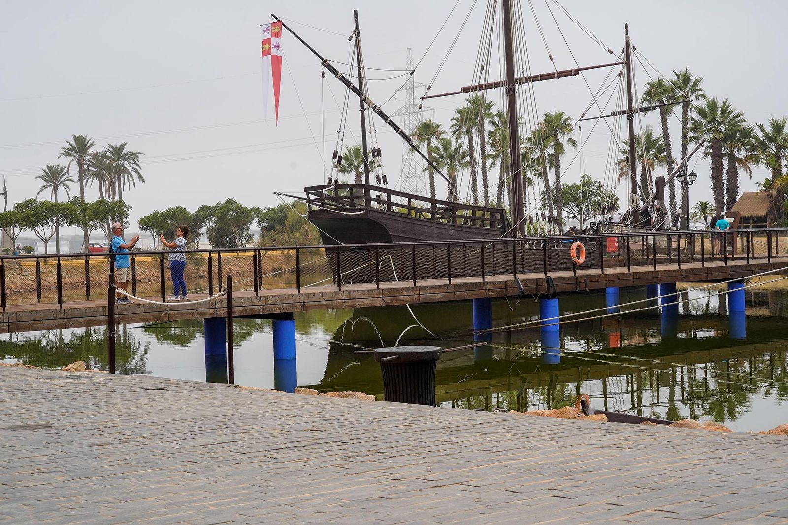 Imágenes de la visita guiada para dar a conocer las reformas realizadas en el Muelle de las Carabelas y su entorno