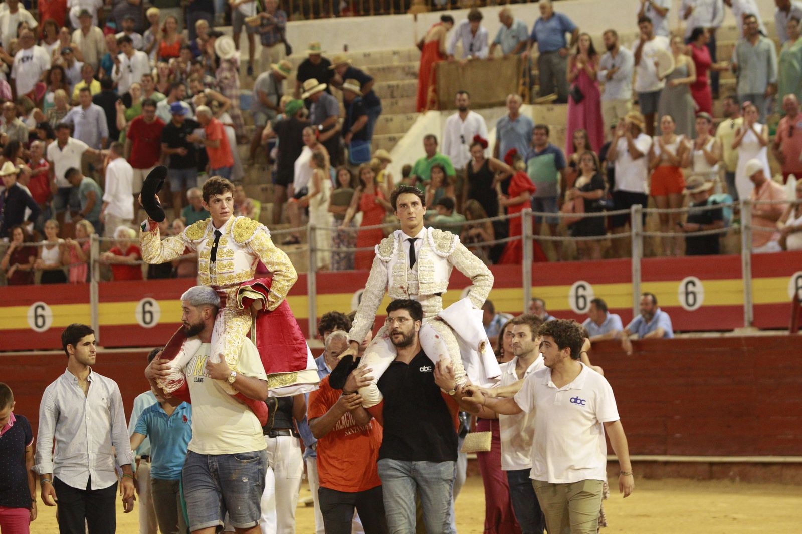 Imágenes del triunfo del torero almeriense Jorge Martínez el día de su alternativa