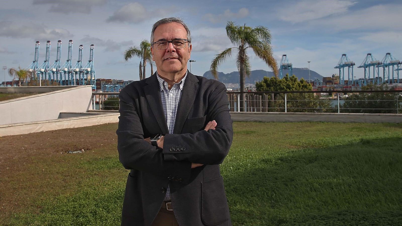 Carlos Fenoy, en los exteriores de la Cámara de Comercio.