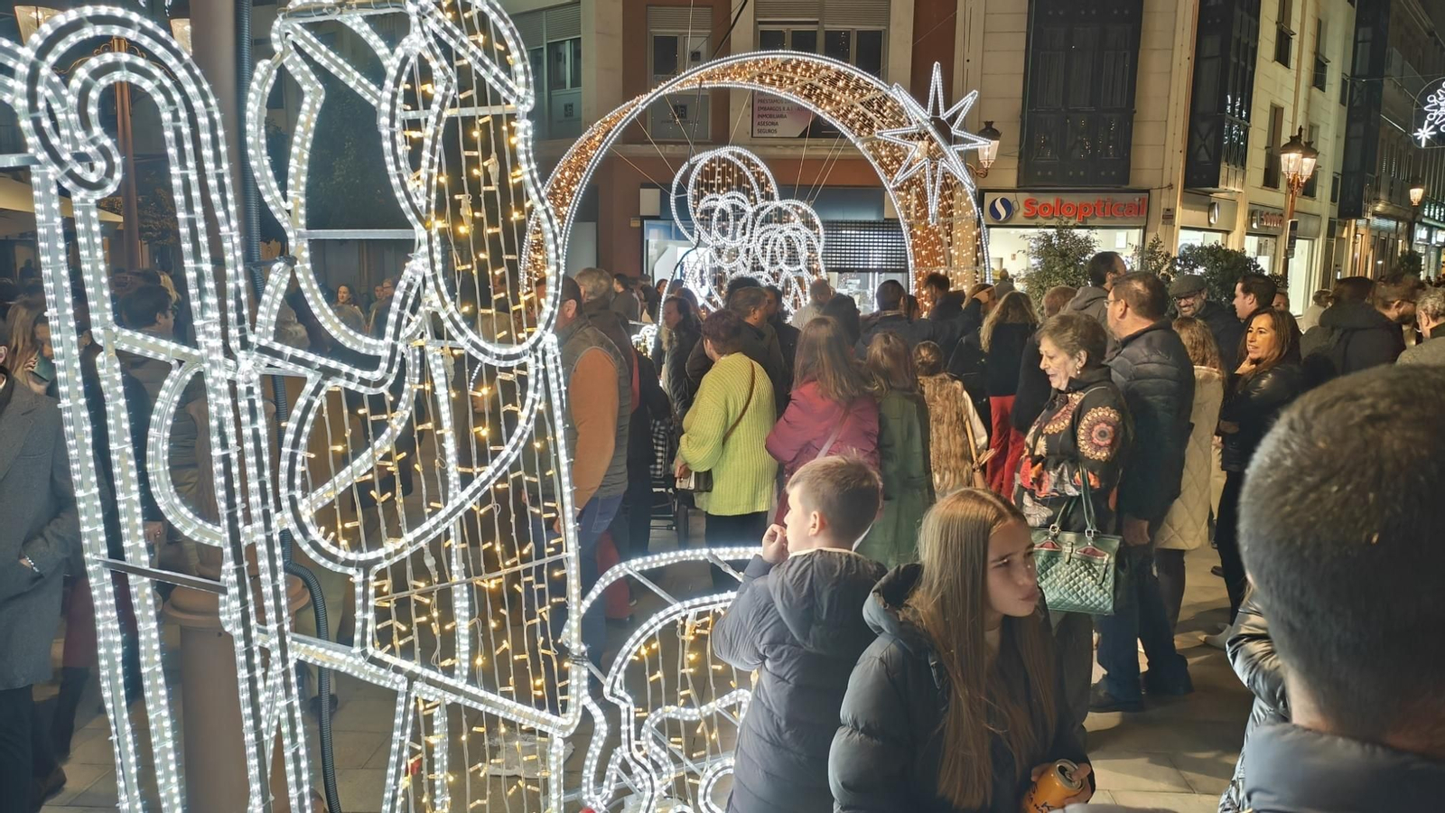 Imágenes del alumbrado navideño en las calles de Huelva