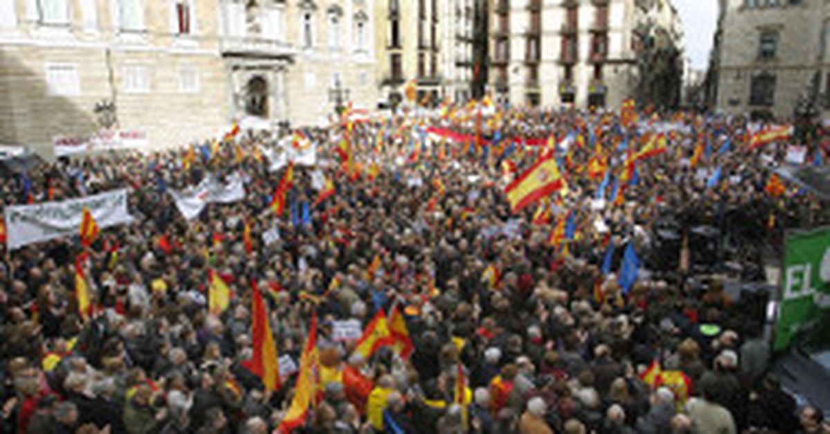 Miles de personas se concentran en Barcelona contra la independencia