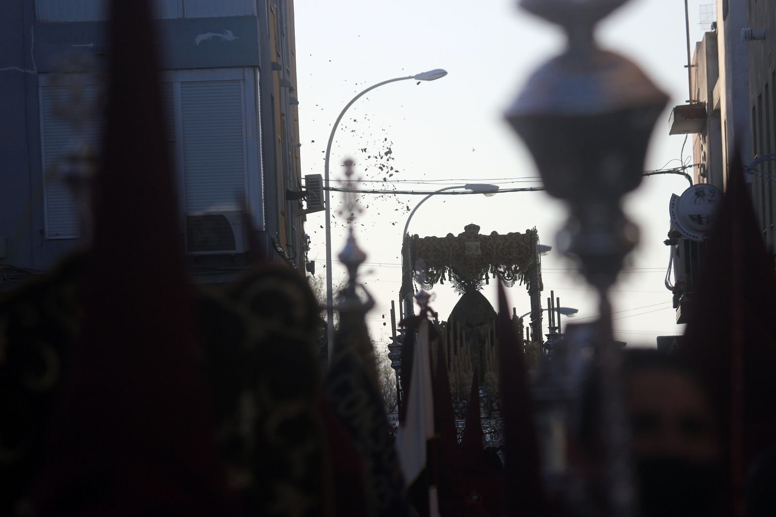 Las imágenes del Miércoles Santo en Puerto Real: Hermandad de la Vera-Cruz