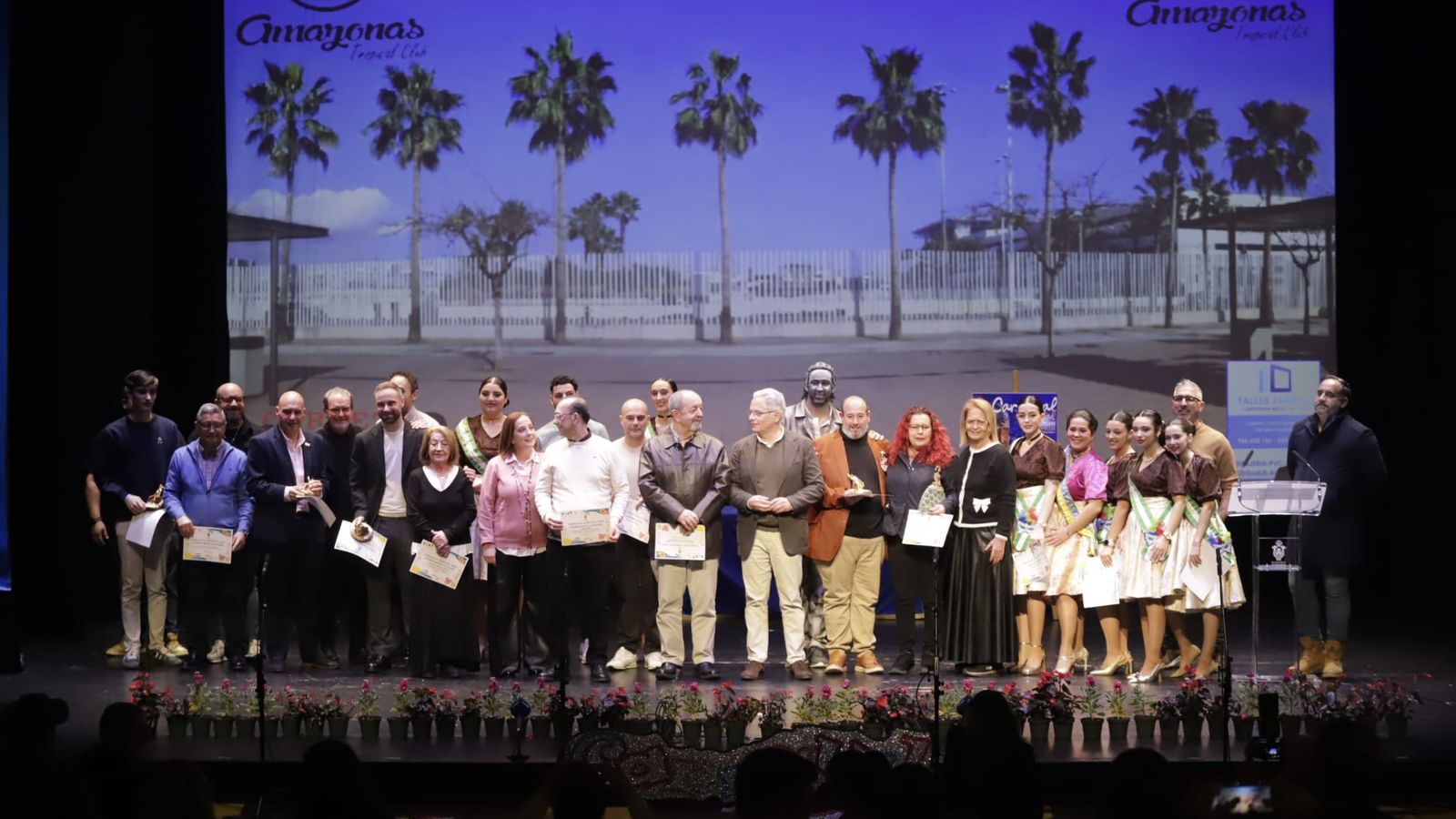 Foto de familia de los reconocidos este Carnaval Especial 2026.