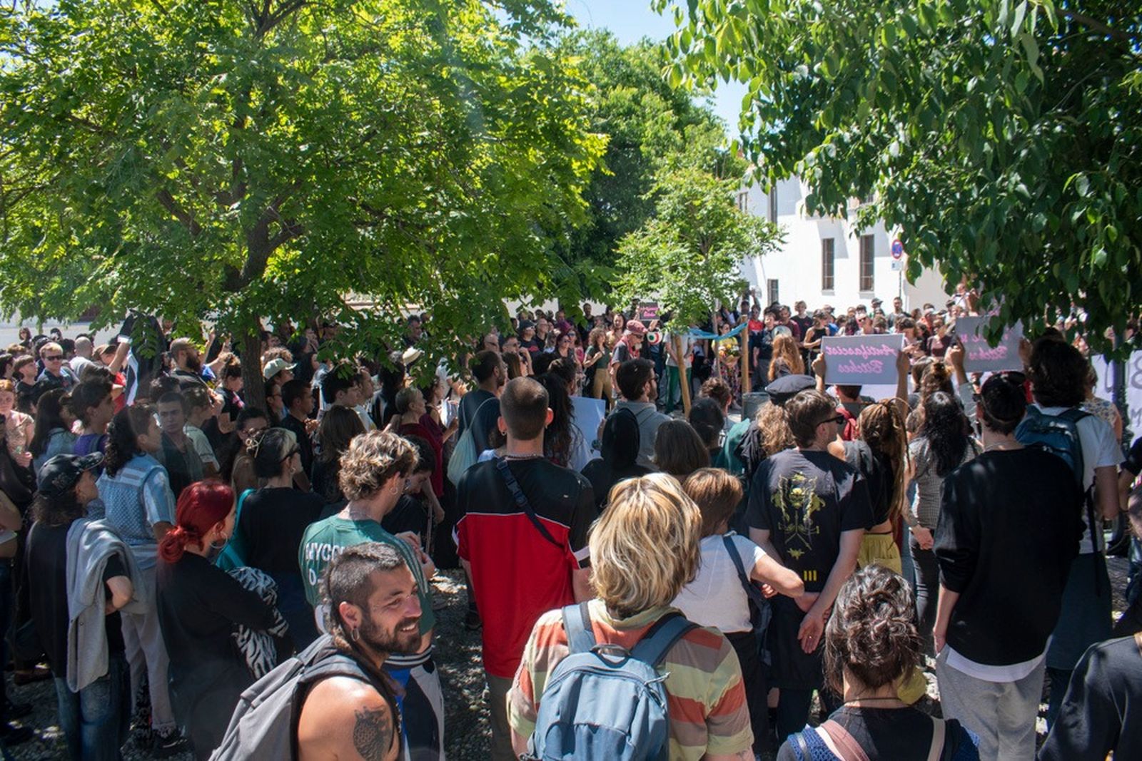 Indignación en Granada: las imágenes de la protesta tras la paliza ...