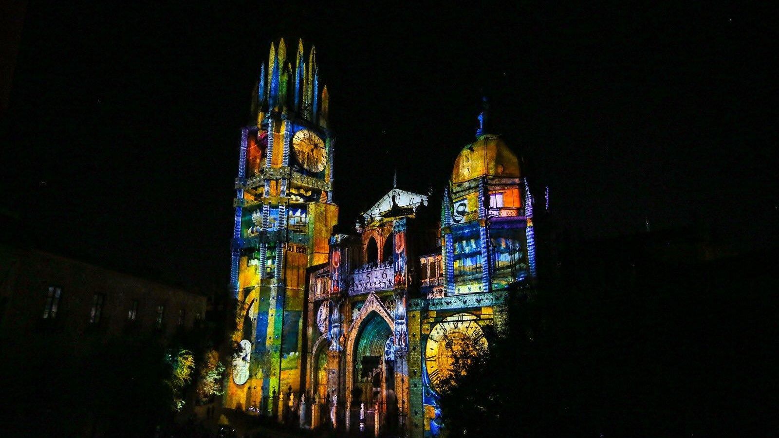 El espectáculo audiovosual proyectado en la fachada de la Catedral de Toledo.