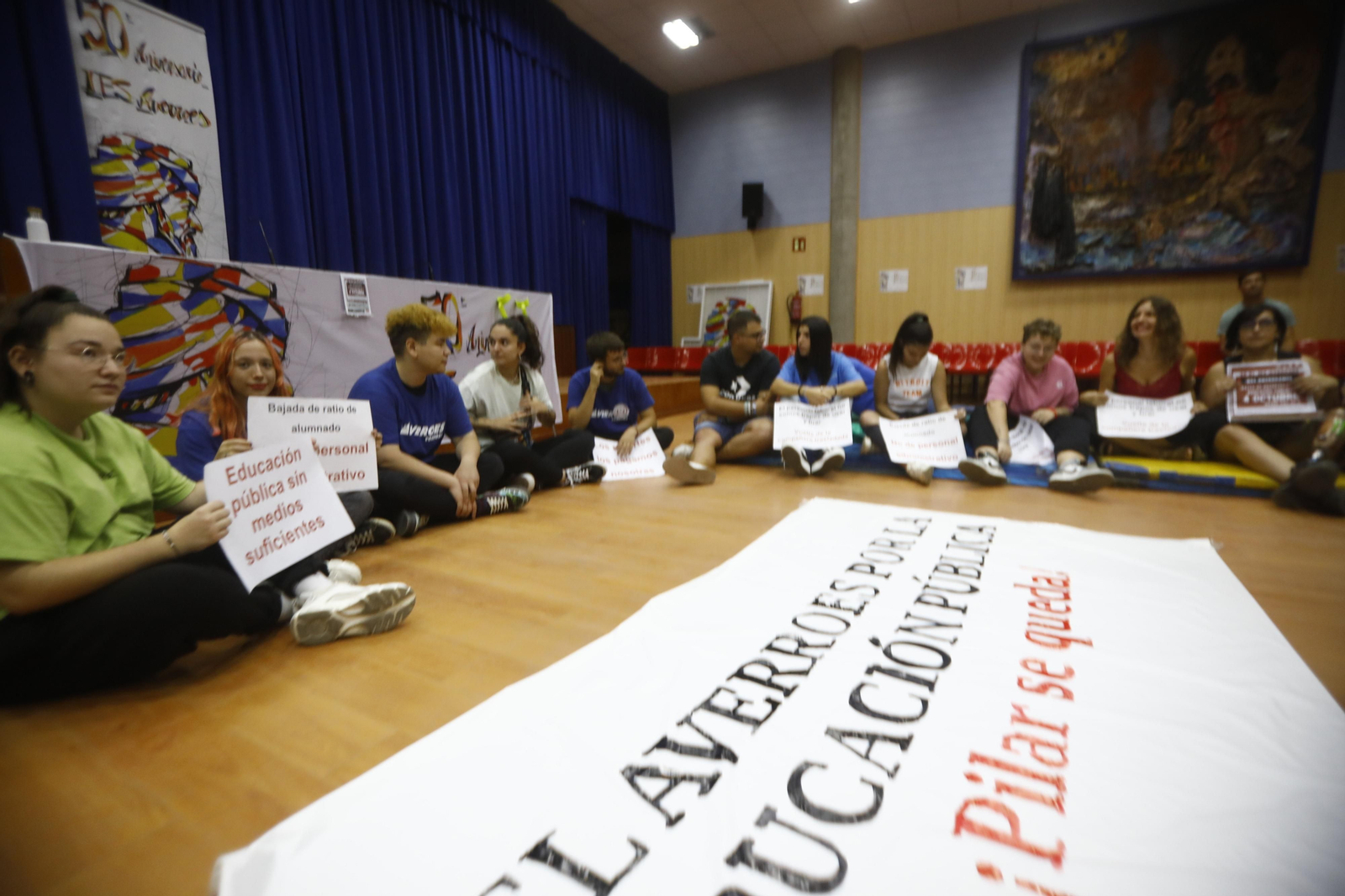Las imágenes del encierro de la comunidad educativa en el instituto Averros de Córdoba