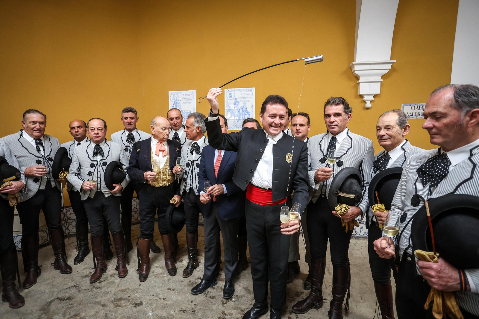 Emotiva despedida del jinete Manolo Ruíz en la Real Escuela