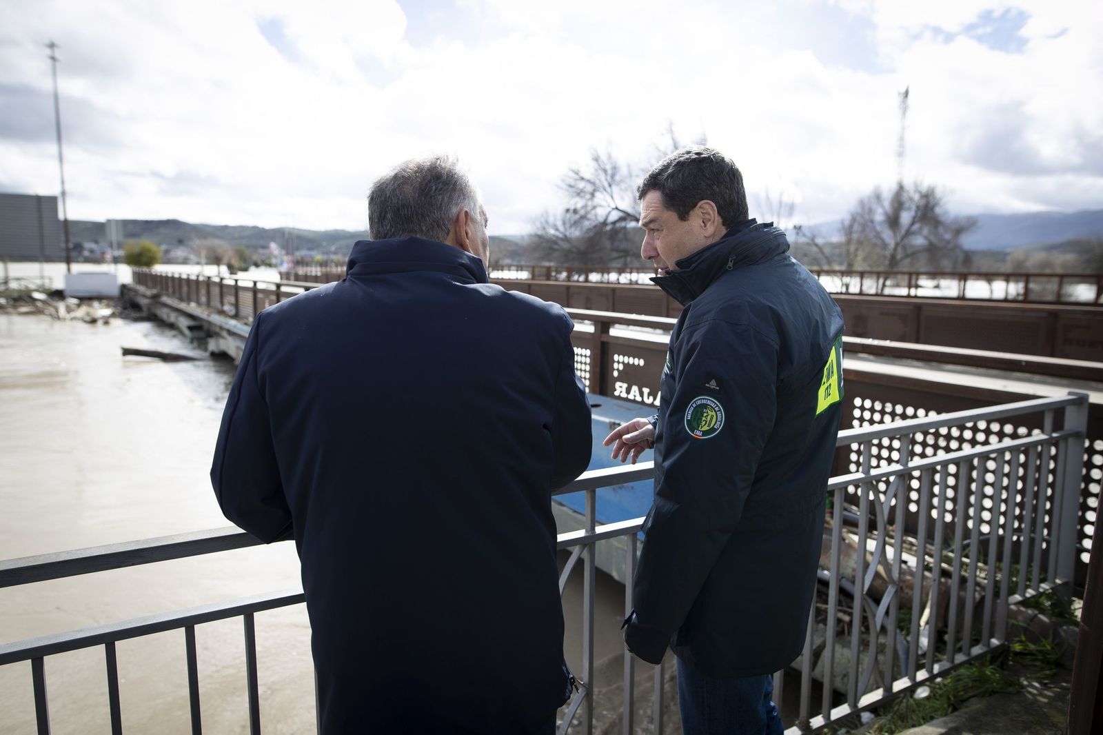 Juanma Moreno en visita a Huétor Tájar