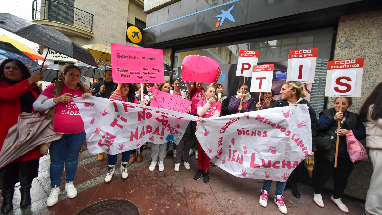 Protesta de padres por la falta de monitores de integración PTIS, en imágenes
