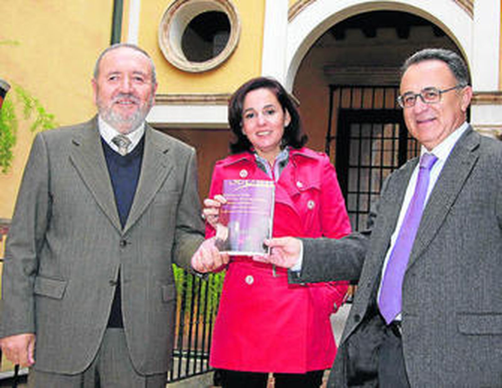Rocío Ferrín, con Rodríguez Galindo (izqda.) y Ortiz Villalba.