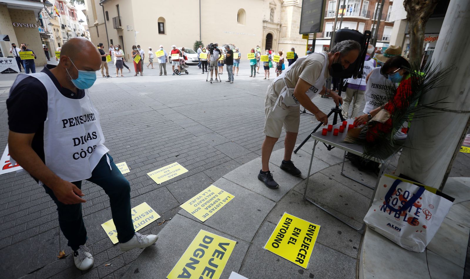 Concentración por los mayores muertos en residencias de ancianos durante la pandemia.