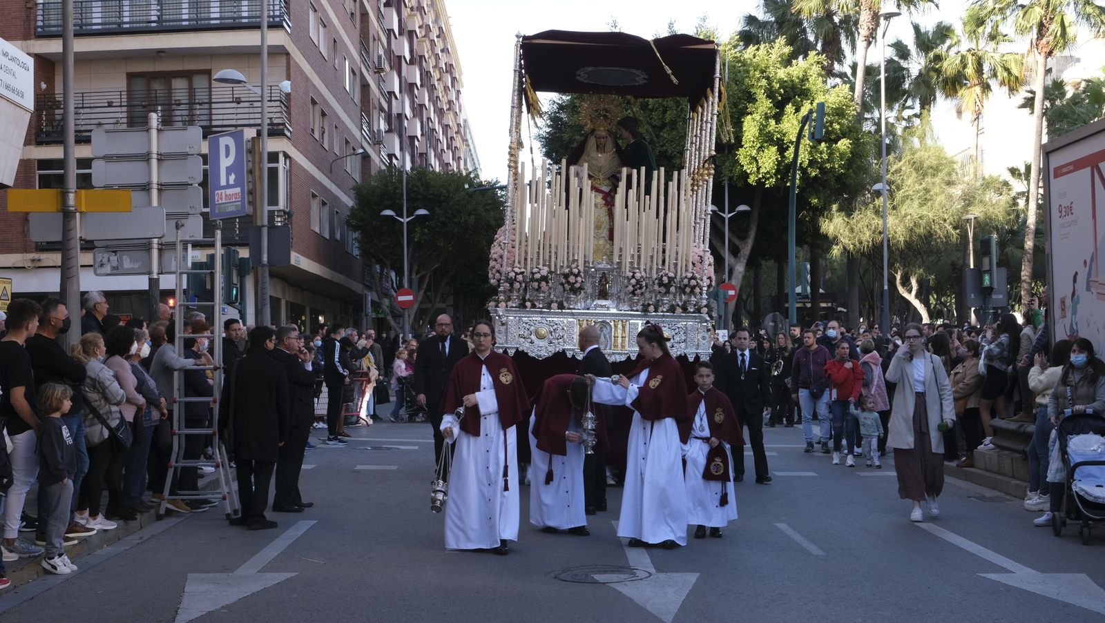 Fotogalería de la procesión de Coronación. Semana Santa Almería 2022.