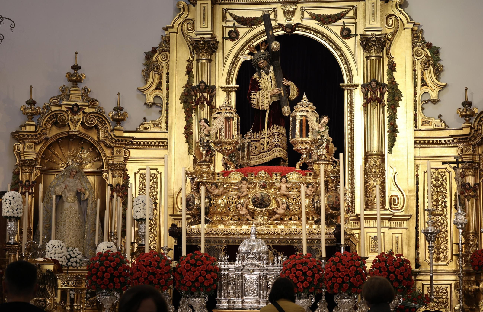 El Gran Poder ya está en su paso con la túnica persa