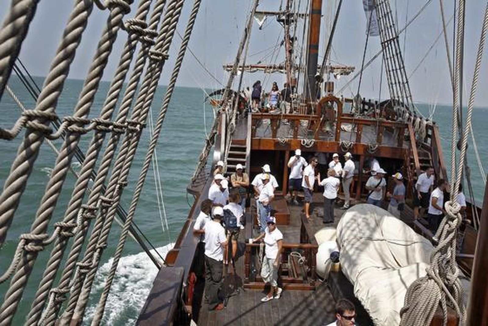 El galeón La Pepa inicia su travesía.   Fotos: /Jesús Marín